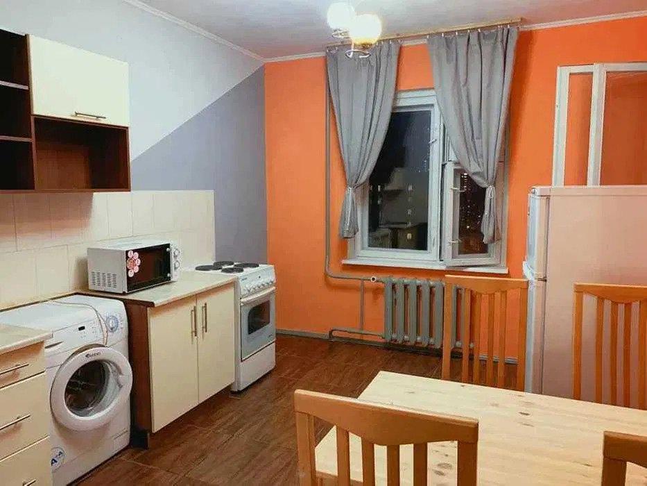 Продам 1-к квартиру угол Ахматовой-Урловской